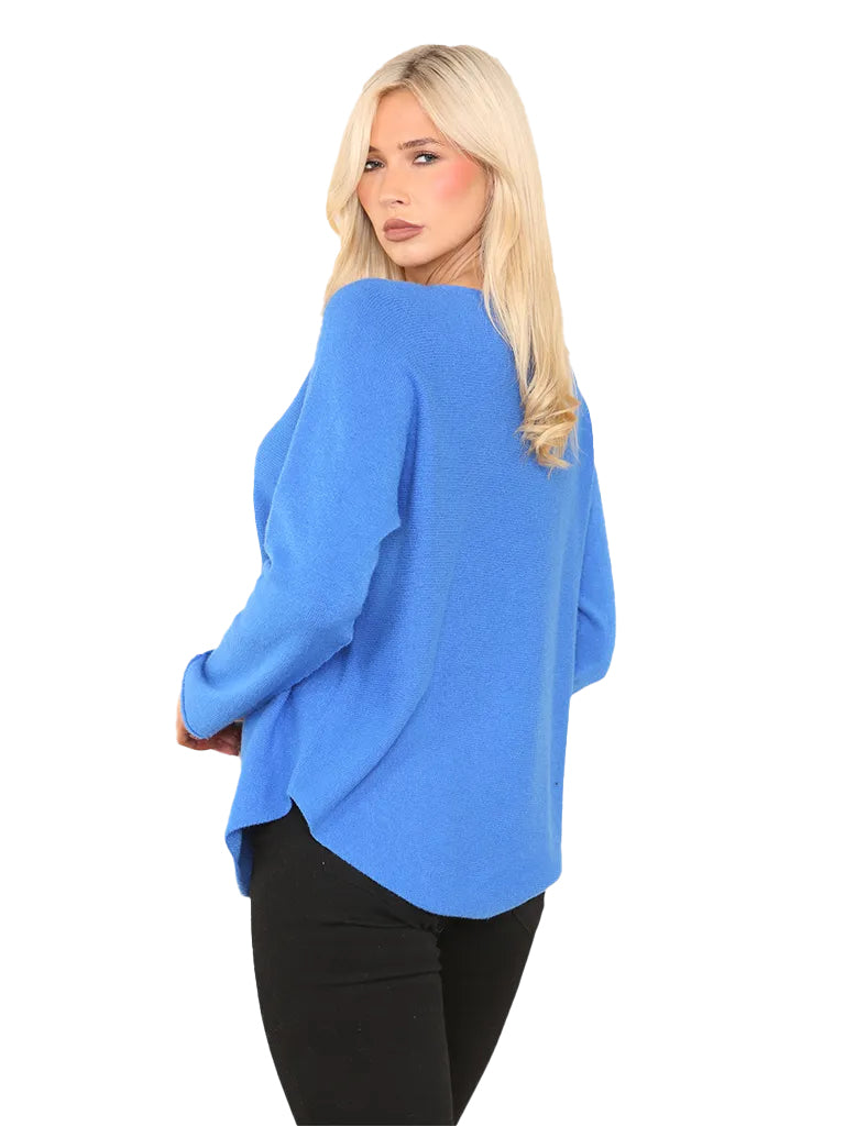 Women's wholesale soft knit jumper with round neck and long sleeves, crafted from a warm wool blend